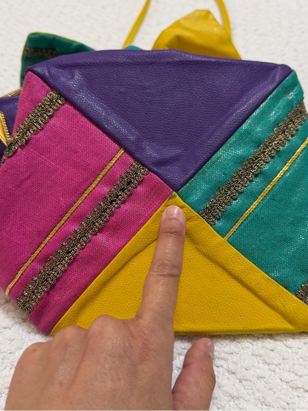 Vintage 80’s Colorblock Drawstring Shoulder Bag in Purple, Teal & Yellow - Picture 10 of 13